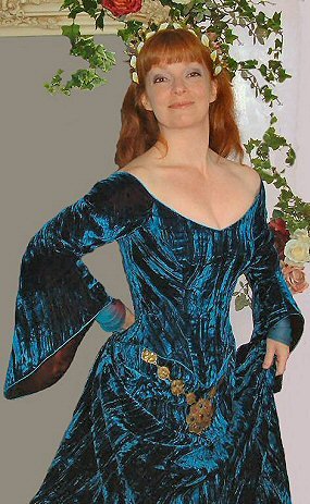 medieval shaped sleeves in velvet lined with red silk taffeta